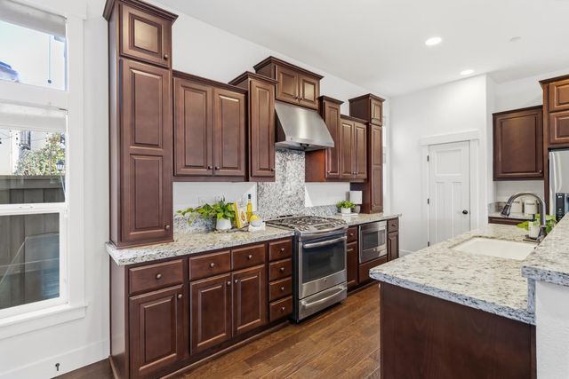 3177 Crocker Dr, Sacramento, CA 95818