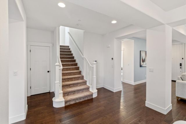 3177 Crocker Dr, Sacramento, CA 95818