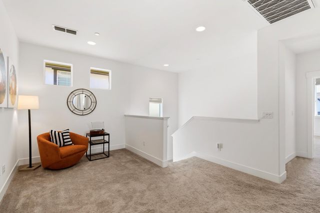 3177 Crocker Dr, Sacramento, CA 95818