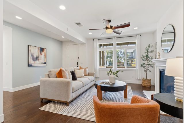 3177 Crocker Dr, Sacramento, CA 95818