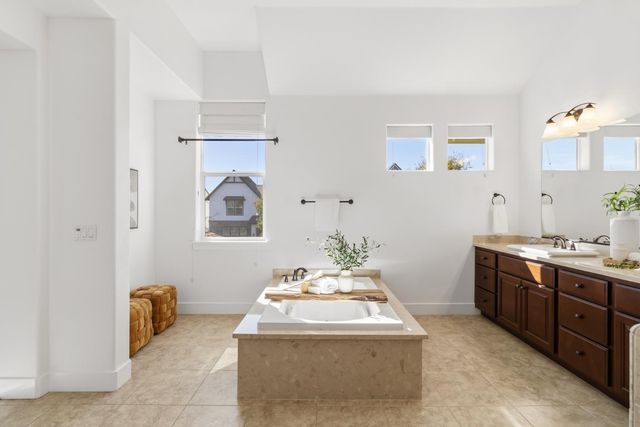 3177 Crocker Dr, Sacramento, CA 95818