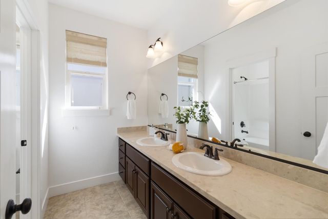 3177 Crocker Dr, Sacramento, CA 95818