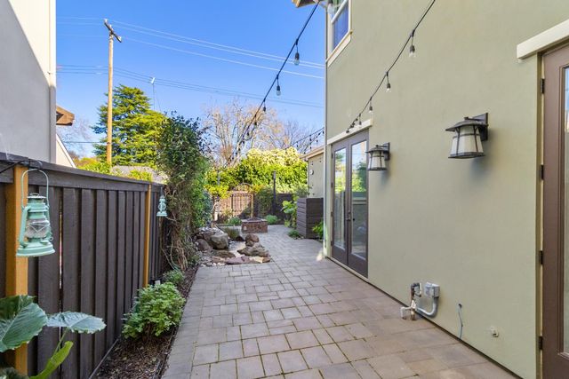 3177 Crocker Dr, Sacramento, CA 95818