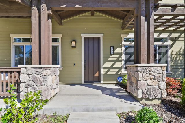 3177 Crocker Dr, Sacramento, CA 95818