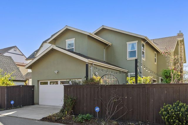 3177 Crocker Dr, Sacramento, CA 95818