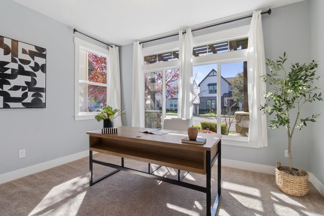 3177 Crocker Dr, Sacramento, CA 95818