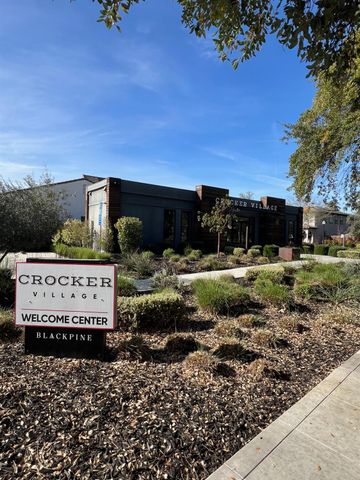 3177 Crocker Dr, Sacramento, CA 95818