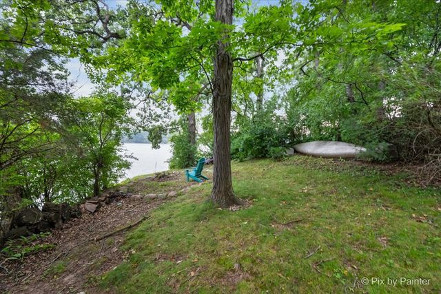 14 Lake Shore Drive, Oakwood Hills, IL 60013