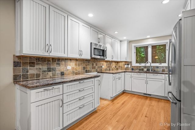 14 Lake Shore Drive, Oakwood Hills, IL 60013