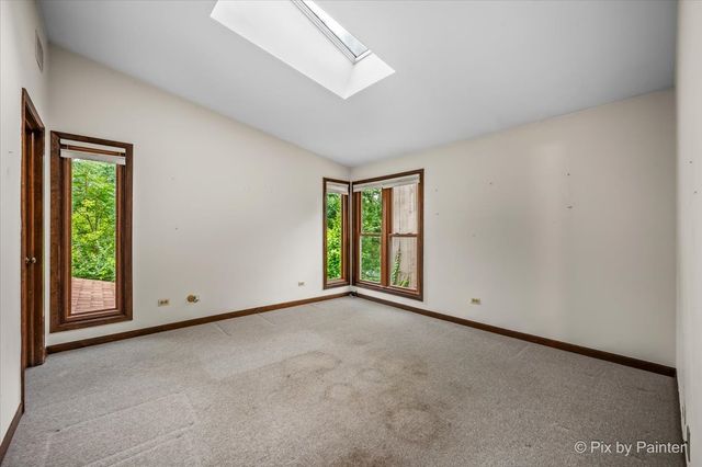 14 Lake Shore Drive, Oakwood Hills, IL 60013