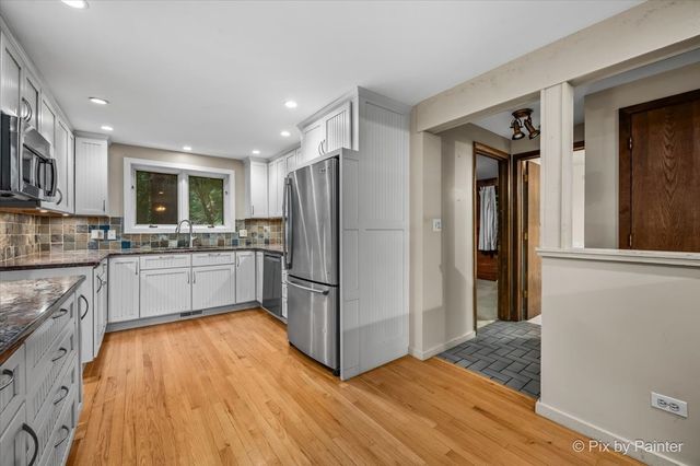 14 Lake Shore Drive, Oakwood Hills, IL 60013
