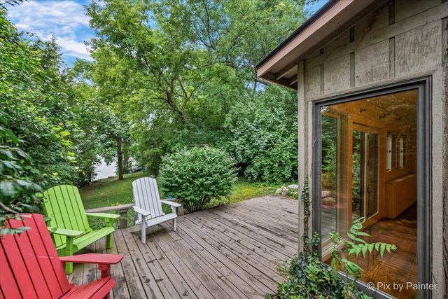 14 Lake Shore Drive, Oakwood Hills, IL 60013