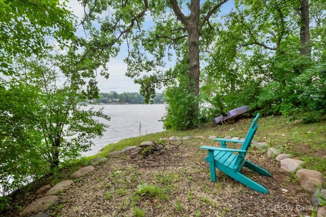 14 Lake Shore Drive, Oakwood Hills, IL 60013