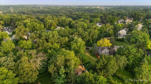14 Lake Shore Drive, Oakwood Hills, IL 60013