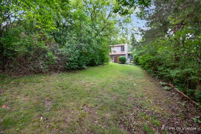 14 Lake Shore Drive, Oakwood Hills, IL 60013