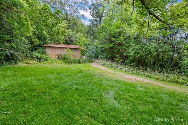 14 Lake Shore Drive, Oakwood Hills, IL 60013