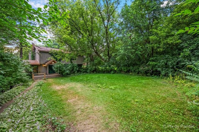 14 Lake Shore Drive, Oakwood Hills, IL 60013