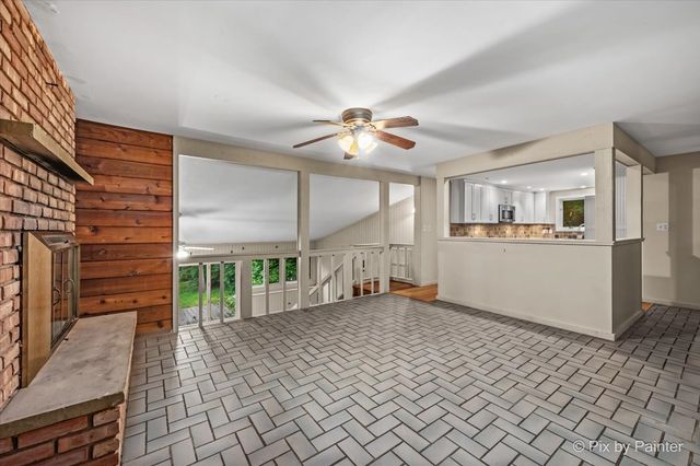 14 Lake Shore Drive, Oakwood Hills, IL 60013
