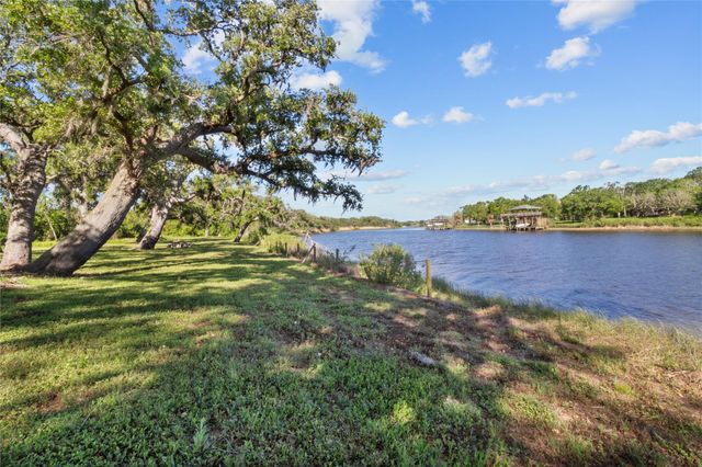 7088 County Road 659, Brazoria, TX 77422