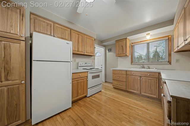 3842 Dill Drive, Waterford Charter Township, MI 48329