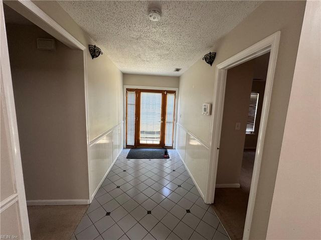 1188 Lord Dunmore DR, Virginia Beach, VA 23464