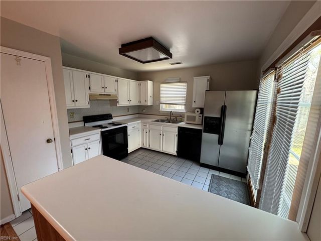 1188 Lord Dunmore DR, Virginia Beach, VA 23464