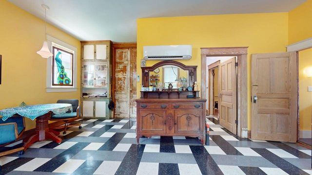 2215 30th Street, Galveston, TX 77550