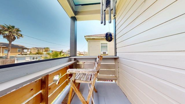 2215 30th Street, Galveston, TX 77550