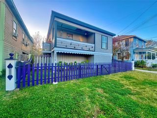 2215 30th Street, Galveston, TX 77550