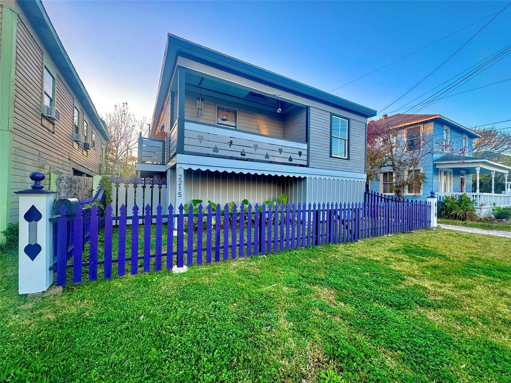 2215 30th Street, Galveston, TX 77550