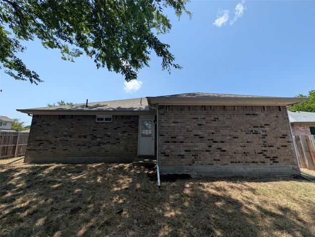 7237 Autumn Run Drive, Forest Hill, TX 76140