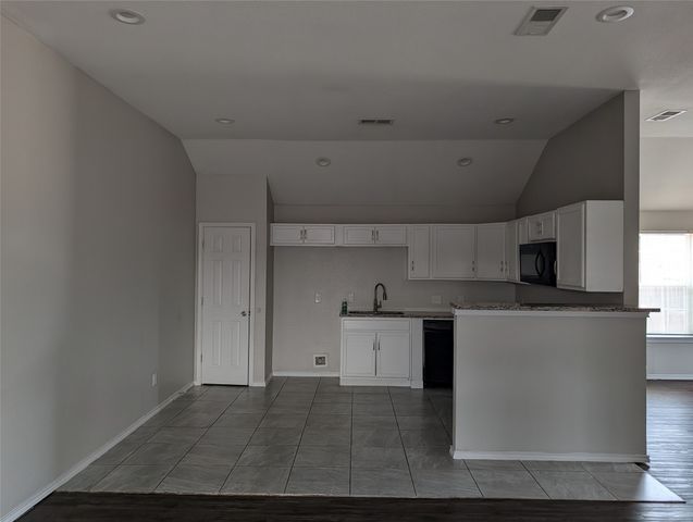 7237 Autumn Run Drive, Forest Hill, TX 76140