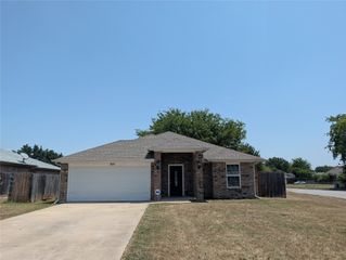 7237 Autumn Run Drive, Forest Hill, TX 76140