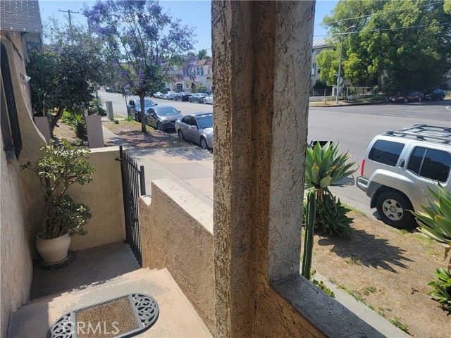 4214 Rosewood Avenue, Los Angeles, CA 90004