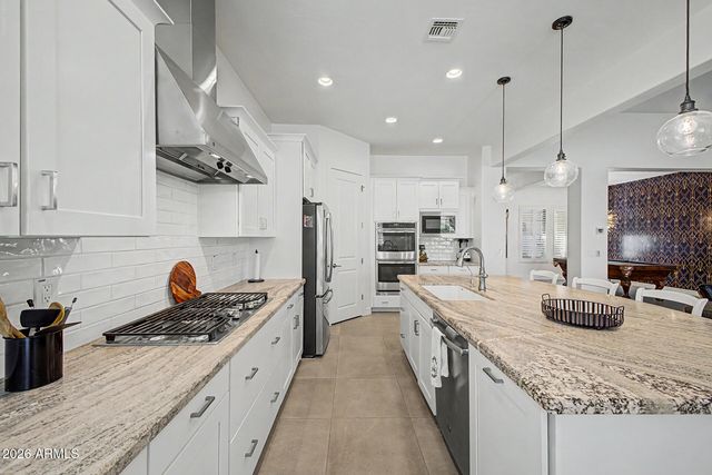 7623 S BARLOW Drive, Gilbert, AZ 85298