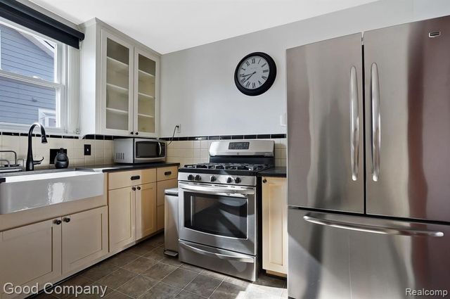 200 S Pleasant Street A, Royal Oak, MI 48067