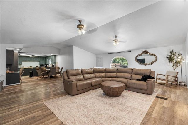 25832 Magnolia Rd, Escalon, CA 95320