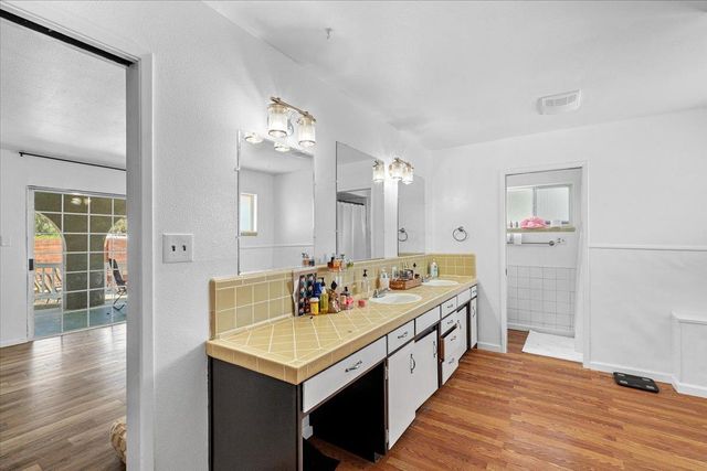 25832 Magnolia Rd, Escalon, CA 95320