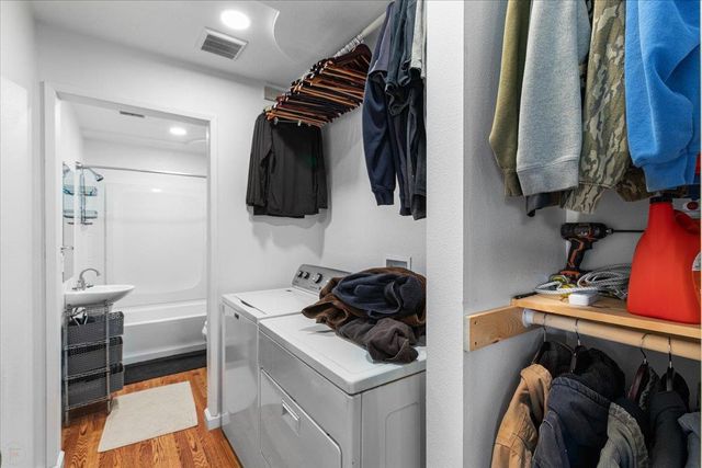 25832 Magnolia Rd, Escalon, CA 95320