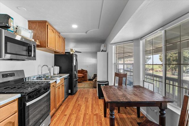 25832 Magnolia Rd, Escalon, CA 95320