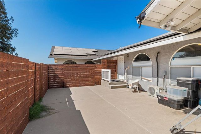 25832 Magnolia Rd, Escalon, CA 95320