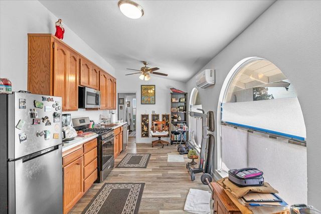 25832 Magnolia Rd, Escalon, CA 95320