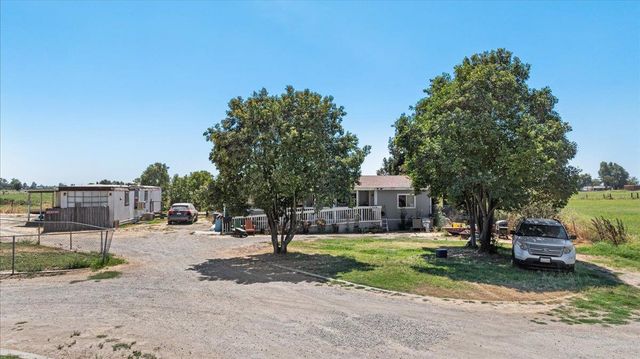 25832 Magnolia Rd, Escalon, CA 95320