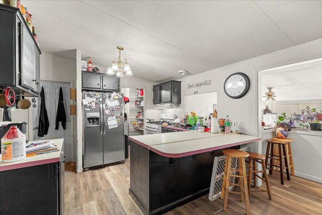 25832 Magnolia Rd, Escalon, CA 95320