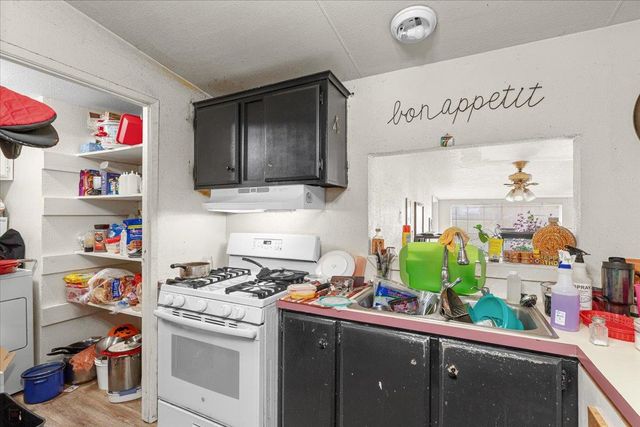 25832 Magnolia Rd, Escalon, CA 95320