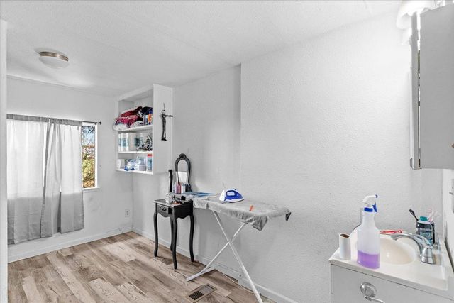 25832 Magnolia Rd, Escalon, CA 95320