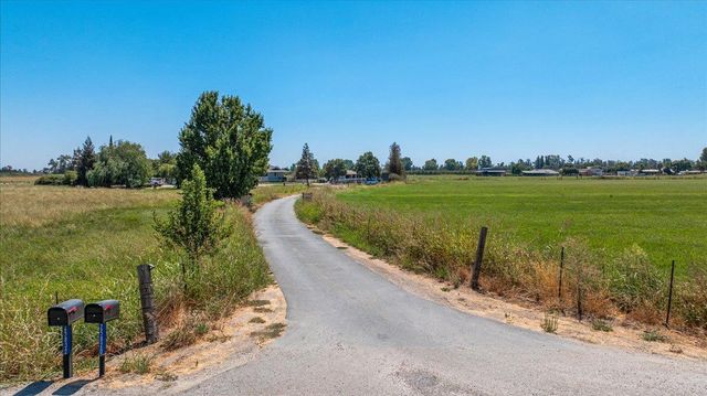 25832 Magnolia Rd, Escalon, CA 95320