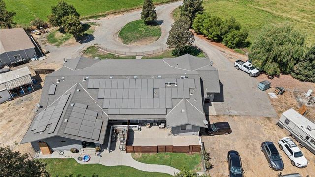 25832 Magnolia Rd, Escalon, CA 95320