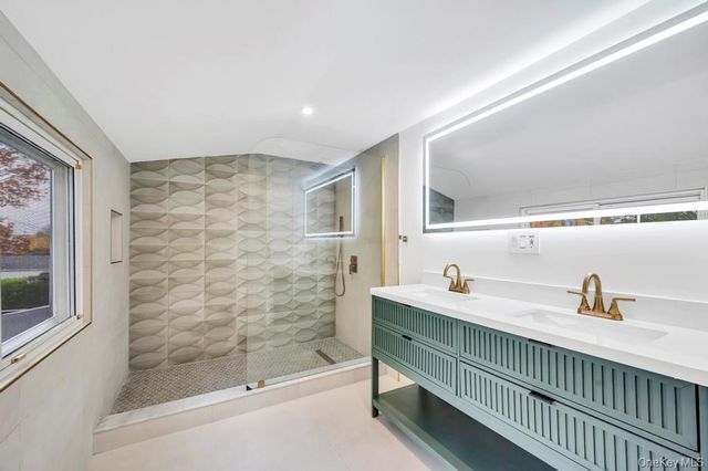 5 Edward Avenue, Hicksville, NY 11801