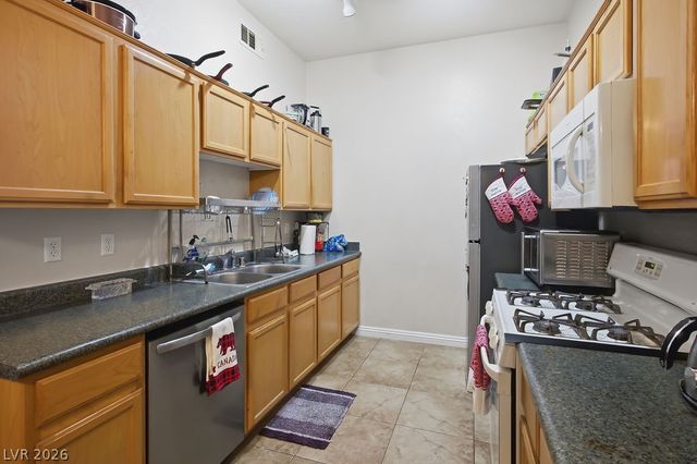 3325 Cactus Shadow Street 104, Las Vegas, NV 89129